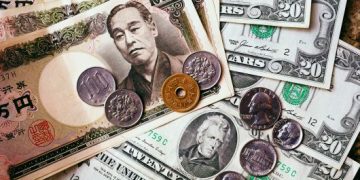 Dollar higher against euro, yen; Brexit drama whipsaws sterling