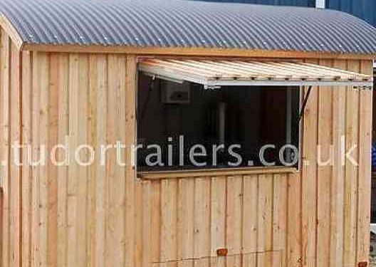 Roadside vendors requested to remove booths from public roadsides by Monday 5.00pm