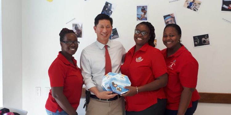 Minister Lee thanks nurses for Nurses Week