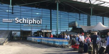 Schiphol goes quiet for Remembrance Day commemoration