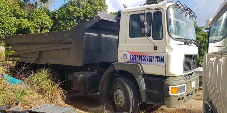 Asset Recovery Team seize vehicles on the French side