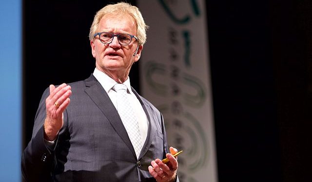 Employers chief says Rutte’s pay rise plea will hurt the VVD