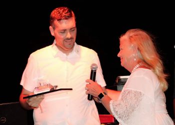 Minister Johnson receives recognition from FCCA President Michele Paige