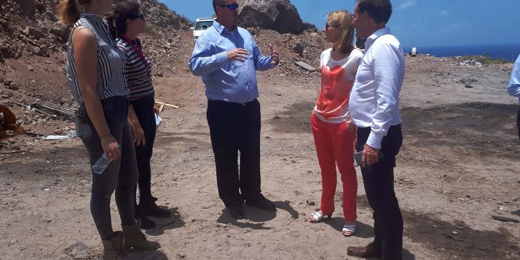 State Secretary Van Veldhoven visits waste management location Saba
