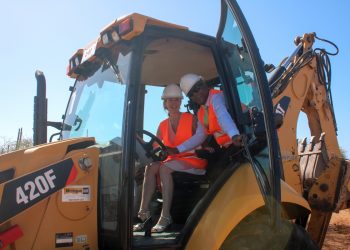 State Secretary Van Veldhoven starts preparing site for construction of powder storage on Bonaire