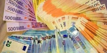 Man with €68,000 in his pocket jumps into river to avoid police