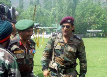 MS Dhoni to serve in Kashmir, to perform patrolling and guard duty