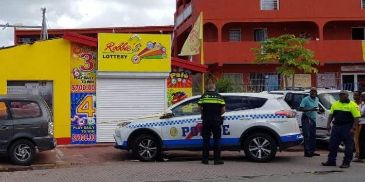 (UPDATE) Man discovers hanging in Cole Bay