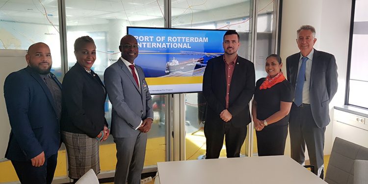 Minister Johnson visits  Port of Rotterdam