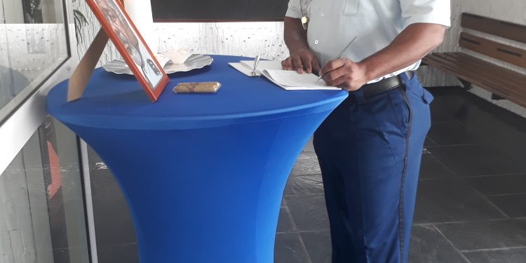 Invitation to the public sign a book