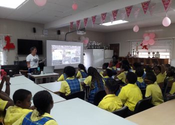 The Nature Foundation St Maarten is Providing Interactive Presentations about Plastics and the Environments to schools!