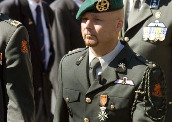 Decorated soldier gets community service for headbutting policeman