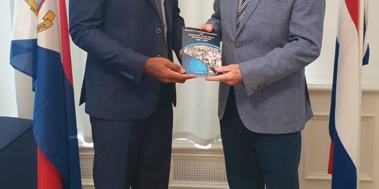 Voges presents Pioneers in the Catholic Education & Healthcare to Minister Violenus