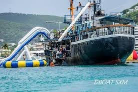 D-Boat drifts away in Simpson Bay due to bad weather