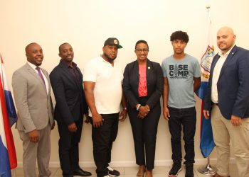 PROFESSIONAL BASEBALL COACH PAYS COURTESY VISIT TO GOVERNMENT