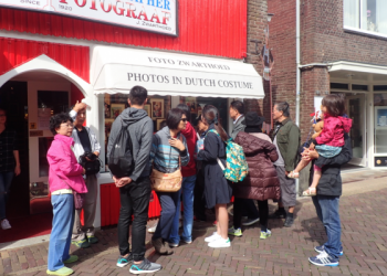 50,000 sign coronavirus petition, as Chinese community speaks out