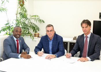 SMMC, SZV, and the Ministry of ECYS sign parking MOU