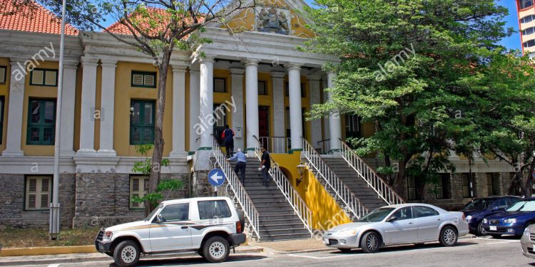 Former director Curaçao Refinery convicted in corruption case