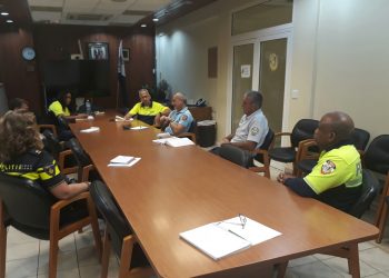 Dutch and French police patrolling both sides at the island