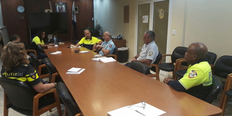 Dutch and French police patrolling both sides at the island