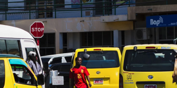 Jamaican man beaten, thrown off minibus after sneezing