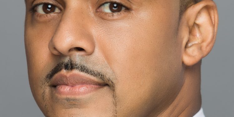 Parliaments zero in on economic, labor stimulus