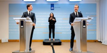 Dutch have no plans to recommend face masks, health minister says