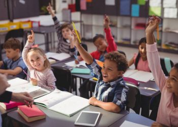 Gov’t advised to carefully reopen schools, keep restaurants closed: report