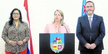 Aruba concedes to Dutch aid conditions