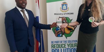 The Nature Foundation St. Maarten Presents Eco-Bracelet and Reef Safe Sunscreen to the VROMI Minister on World Oceans Day!