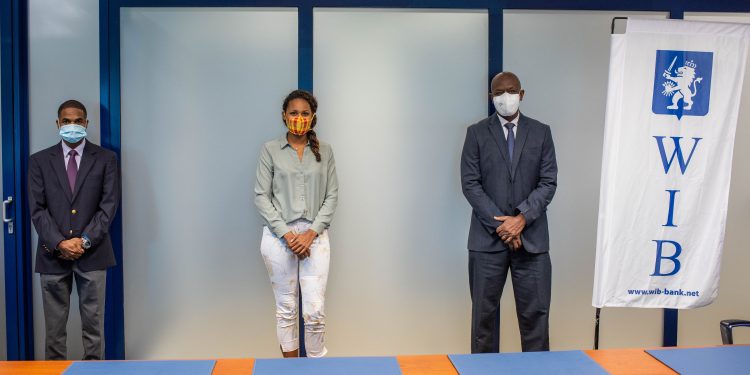 The Windward Islands Banks donates to SMDF (NAF 110,000) to assist charitable COVID-19 community programs