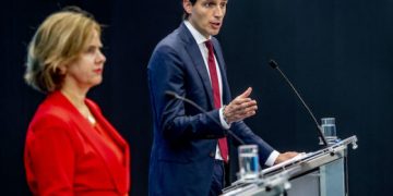 Dutch agree €3.4bn loan and guarantee bailout with KLM