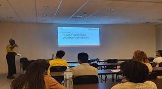 Bak Organizes Policy Writing Workshop