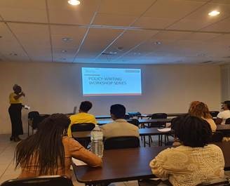 Bak Organizes Policy Writing Workshop