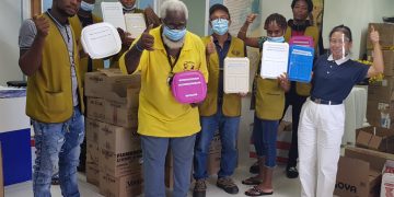 Tzu Chi donates 175 food containers for elderly lunch