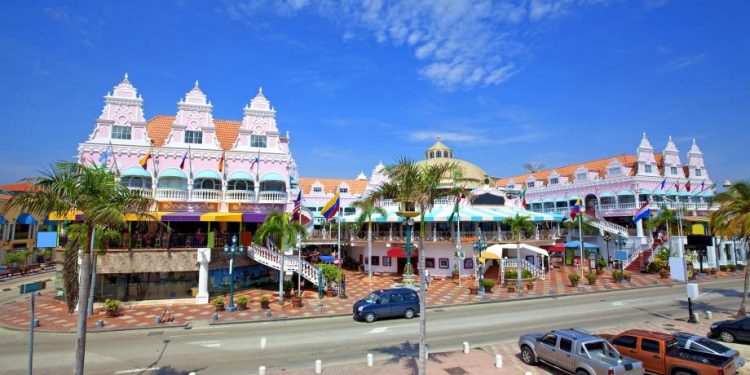 Aruba to allow American tourists this weekend; Sint Maarten delays