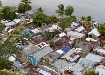 River bank dwellers fear flooding