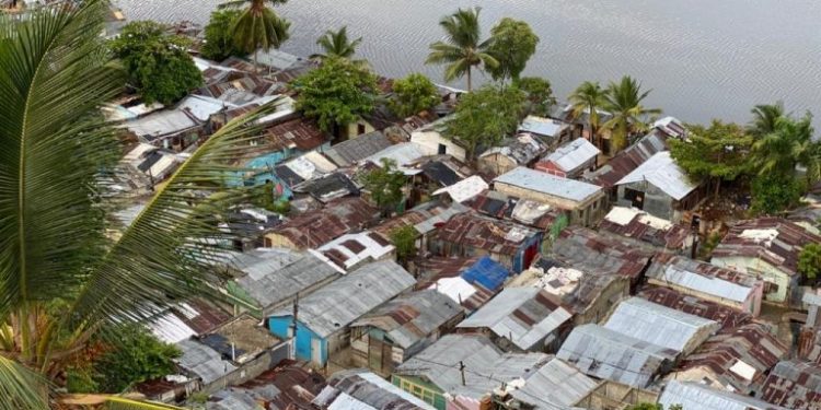 River bank dwellers fear flooding