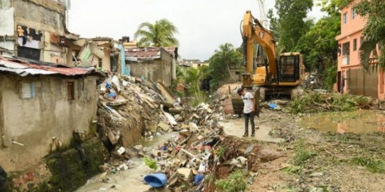 T.S. Laura kills 3 in Dominican capital