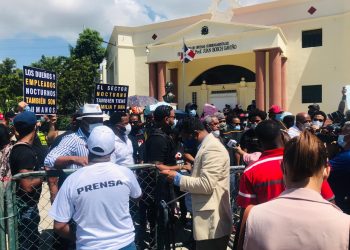 Dominican nightclub owners and employees call for the end of the curfew and reopening of businesses