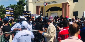 Dominican nightclub owners and employees call for the end of the curfew and reopening of businesses