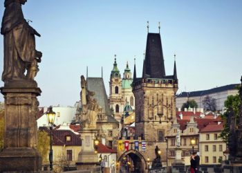 Covid-19: Negative travel advice issued for more French regions, Czech Republic