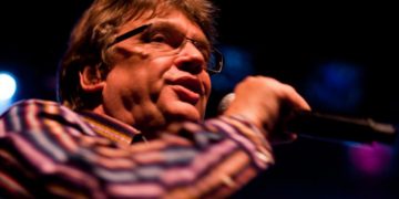 Dutch singer facing death threats for Sinterklaas song without blackface character