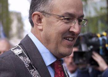 Rotterdam mayor tests positive for Covid-19