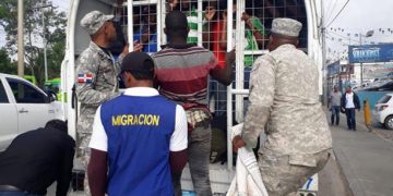 Massive flow of Haitians generates urgent call from 161 Dominican personalities to Abinader
