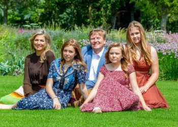 King, Royal Family arrive in Netherlands after holiday row; Dutch PM takes responsibility