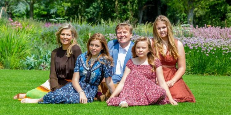 King, Royal Family arrive in Netherlands after holiday row; Dutch PM takes responsibility