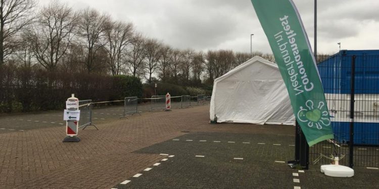 5,407 new infections on Sunday, only one percent change compared to last week