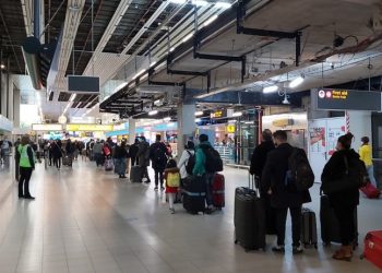 Netherlands bans UK flights for 10 days over coronavirus mutation