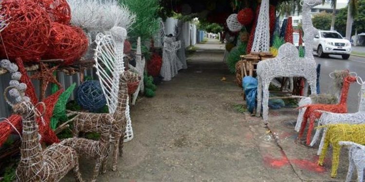 The pandemic shuts down the Christmas atmosphere in Santiago